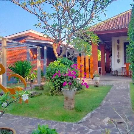 Tunjung Guest House Lovina Beach Buleleng  Bagian luar foto